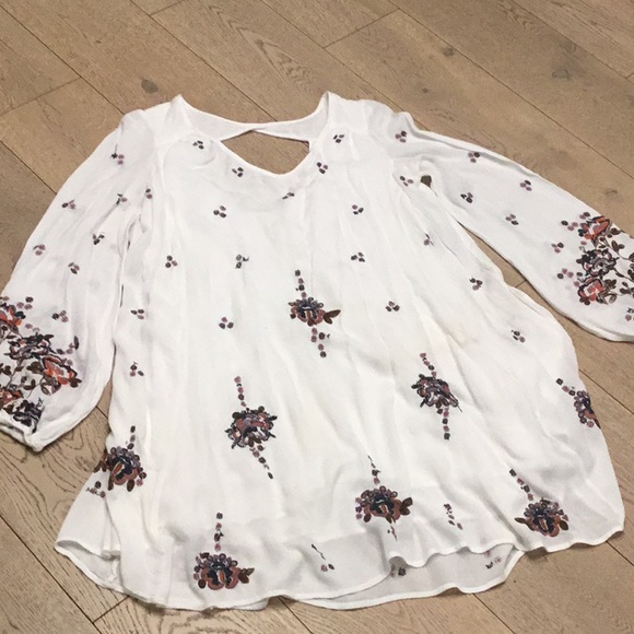 Free People Dresses & Skirts - Woman’s Free People white with embroidery  pull over mini dress. Size large.